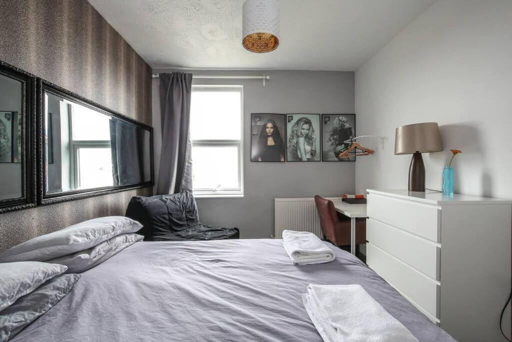 Large Modern Apartment With Garden Sleeps 10 Guests London Kültér fotó