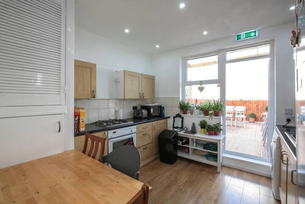 Large Modern Apartment With Garden Sleeps 10 Guests London Kültér fotó